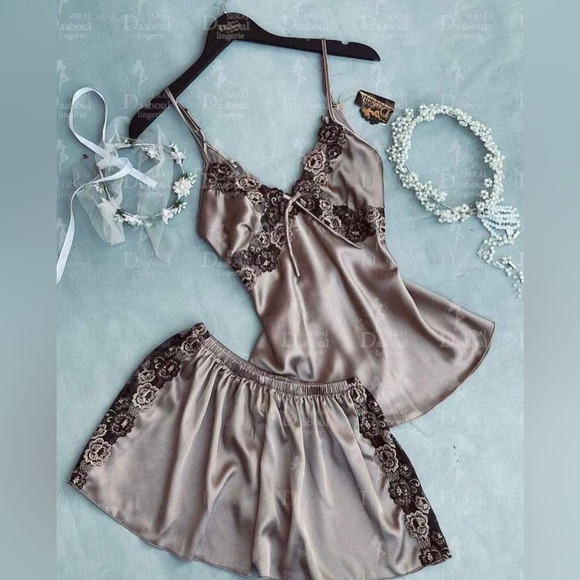 Lingerie - Picture 1 of 1